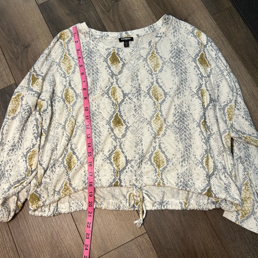Express. Size Large